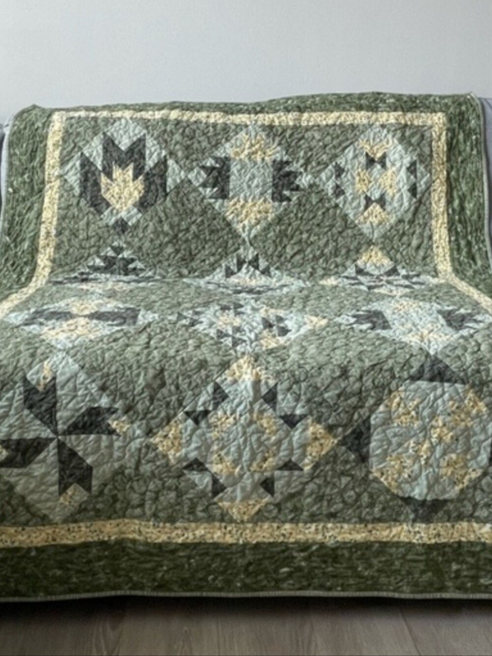 Handmade patchwork quilt - Picture 2 of 8